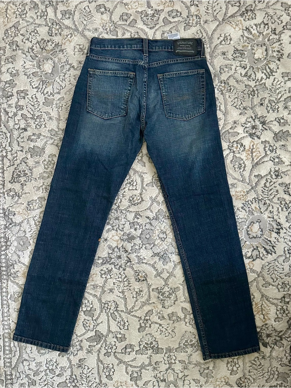 Signature by Levi Strauss Men’s Slim Straight Jeans in Indigo Blue